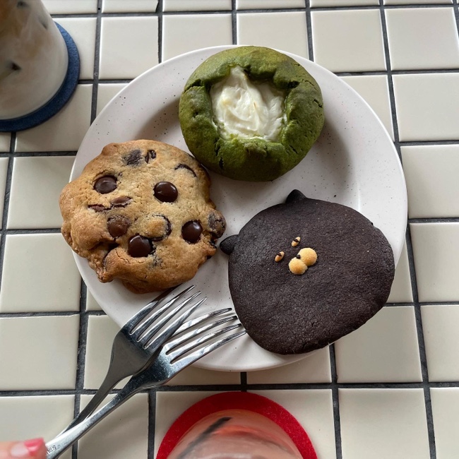  [서교동/상수 카페] 카페 무소식 - 귀여운 감성의 쿠키와 디저트 맛집 (ft.순이와 레오)