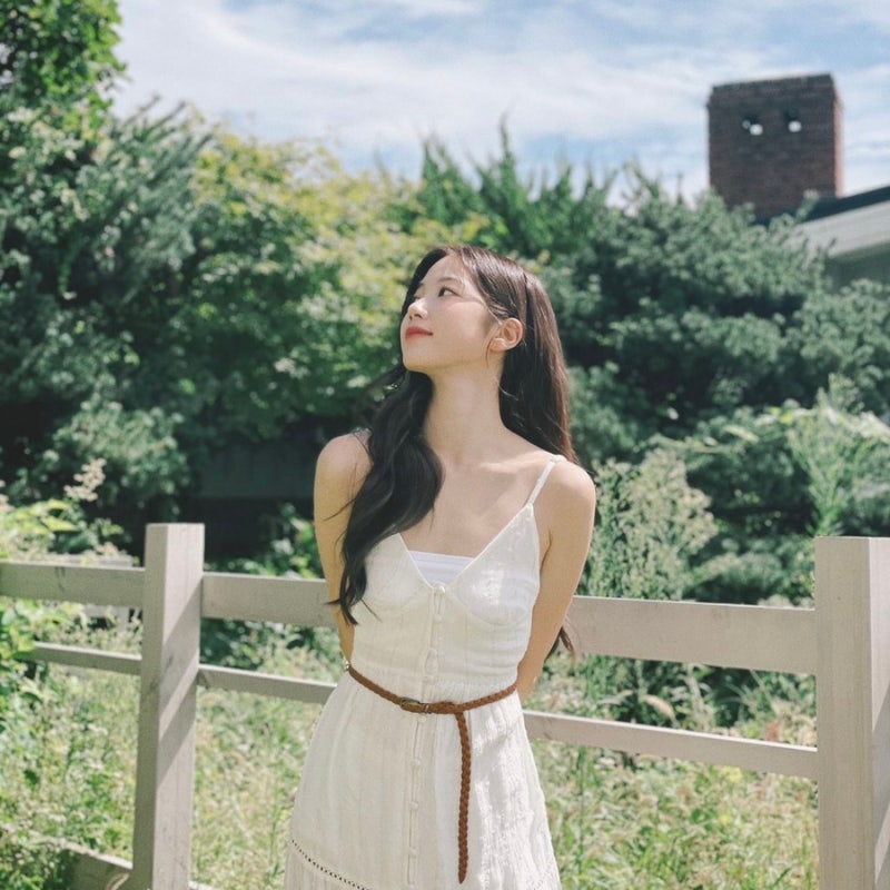 LE SSERAFIM Kazuha: A Collection of Wallpapers, Instagram, Selfies, Casual Outfits, and Ad Photos – Showcasing Her Toned Physique