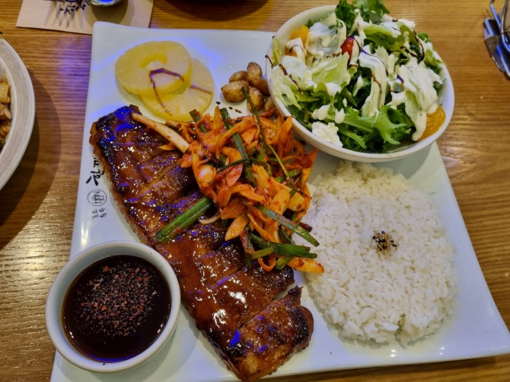  대구 이시아 폴리스 한 끼 맛있다 동구 통 삼겹살 스테이크 필라프 리조또 파스타 피자 식당