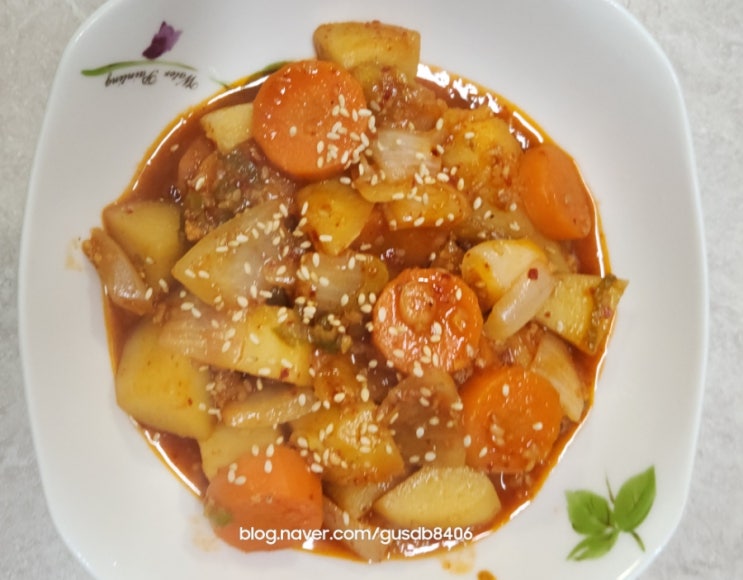 쫀득한 감자조림 맛있게 만들기 쫀득한 감자조림 맛있게 만들기