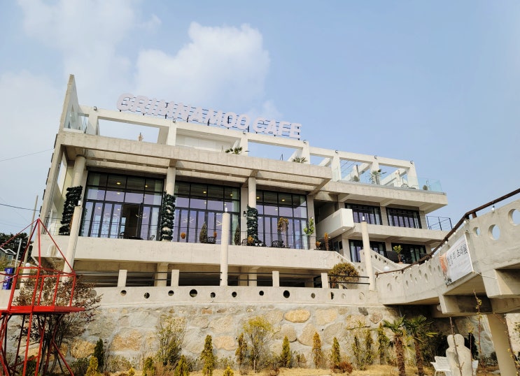  울산대형카페 | 그림나무카페 전시회까지 꼭 가보자