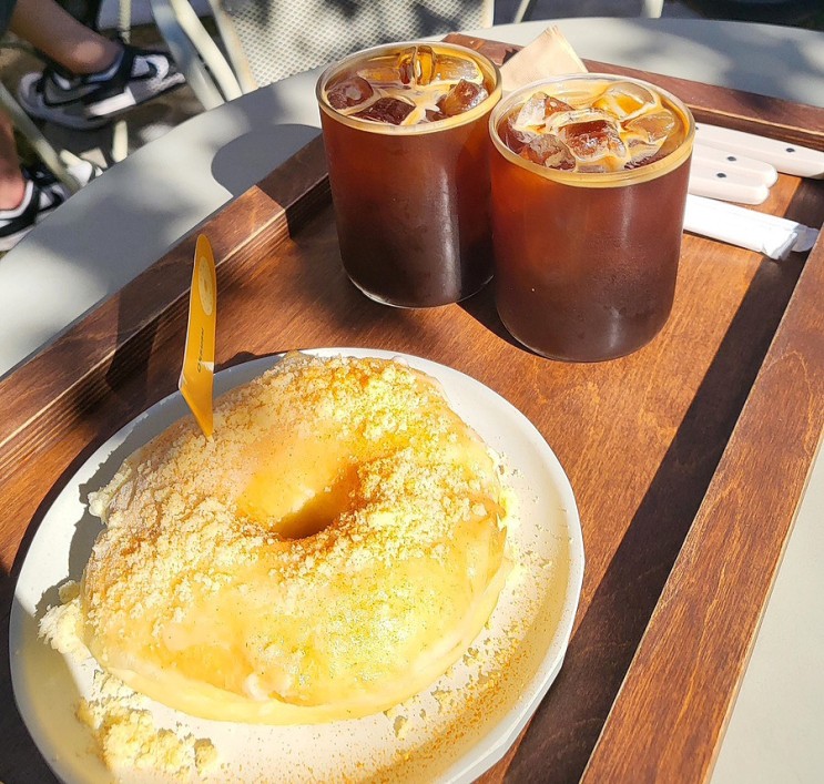 [부산 뚜벅이 여행 3탄] 다양한 맛의 도넛이 있는 부산 애견동반 가능 단독주택 카페 “컵넛 Cupnut 광안리점”