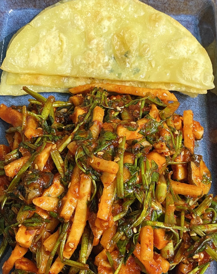  대구 푸른회식당 무침회. 반고개에서 김천까지 긴여정, 과연 그 끝은 무엇일까?