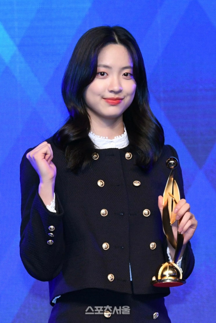 몰텐 <b>신인선수상</b>을 받았습니다 축하합니다... 