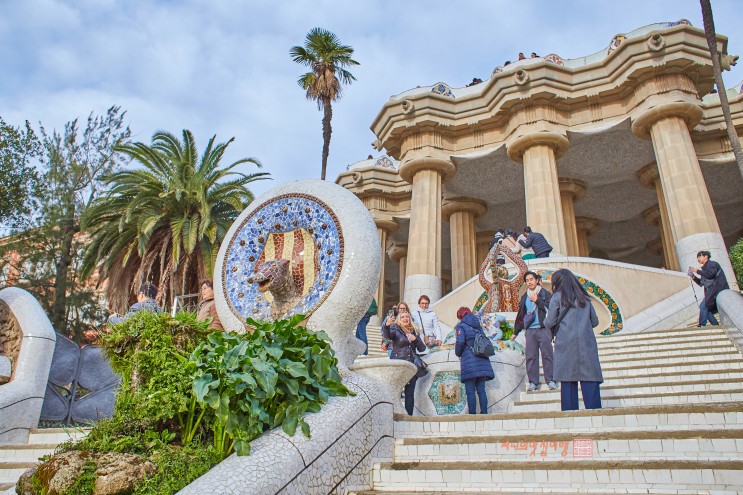스페인 여행 바르셀로나 구엘공원 : 가우디의 자연주의와 곡선의 미학이 담긴 공원