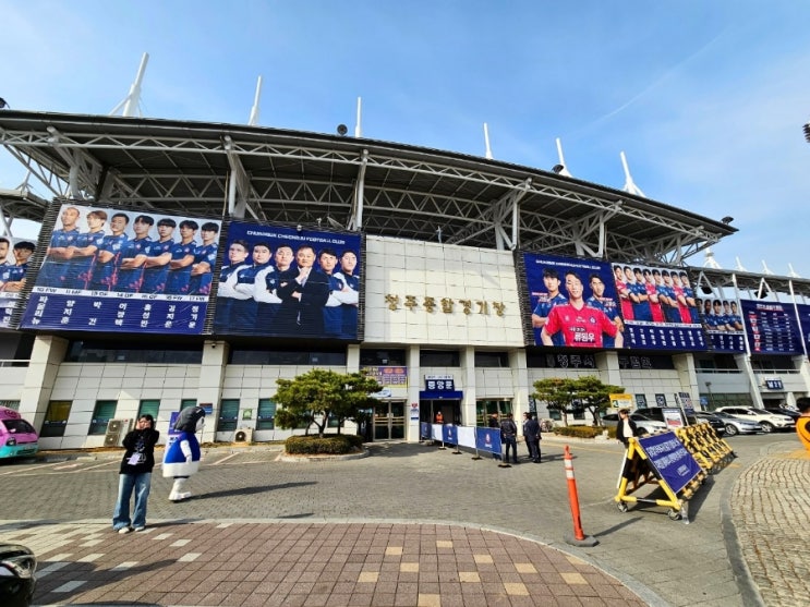 충북 청주fc 프로축구단 샤이니 민호 아버지 <b>최윤겸 감독</b>님