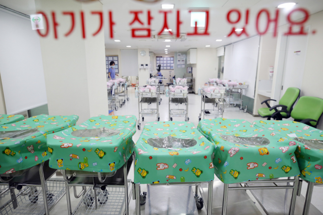 세계 1위 저출산율이 말해주는 것…"우리는 행복하지 않다" 세계 1위 저출산율이 말해주는 것…"우리는 행복하지 않다"