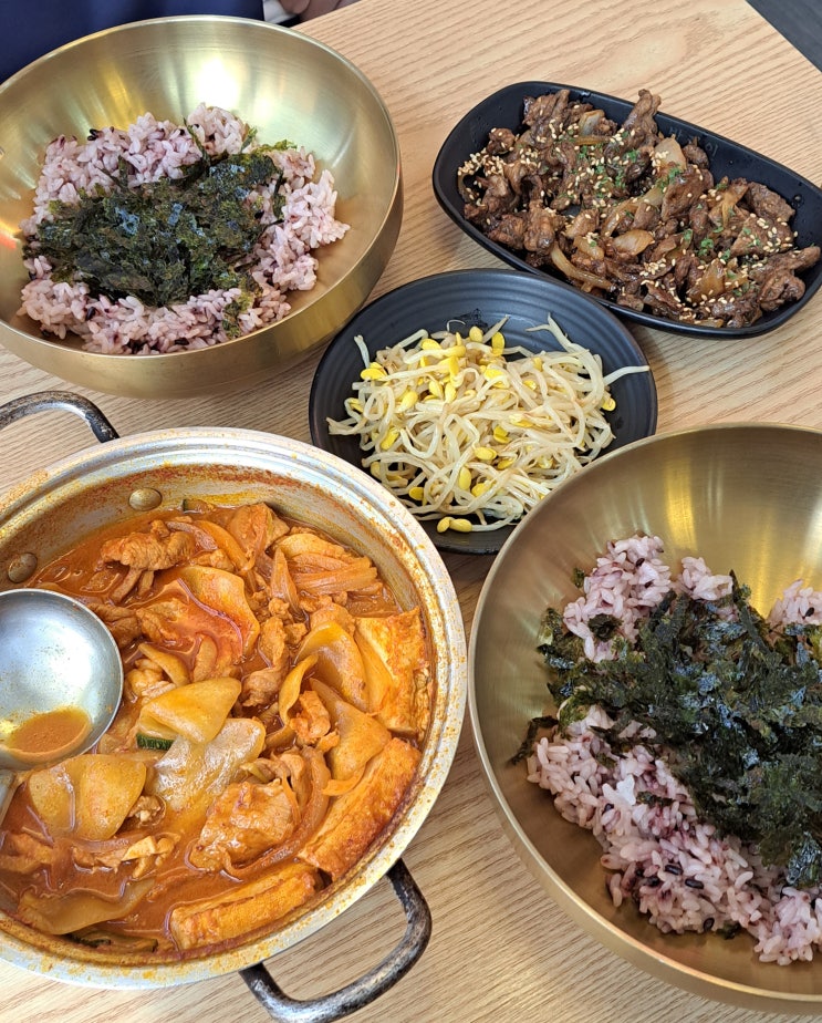  인천논현역 '밥장인돼지찌개' 무난히 먹기 좋은 돼지찌개 불고기 세트
