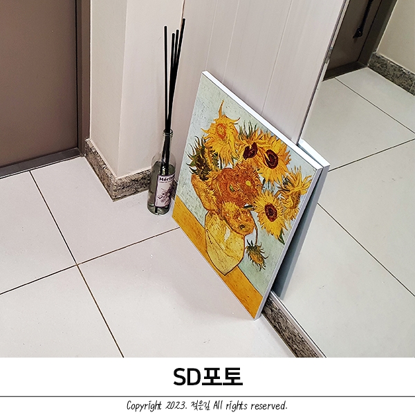 현관 해바라기그림 고흐액자 인테리어 현관 해바라기그림 고흐액자 인테리어