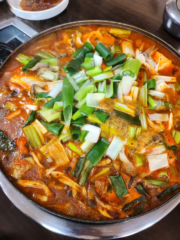  율량동밥집 /  oo을 넣어주는 집