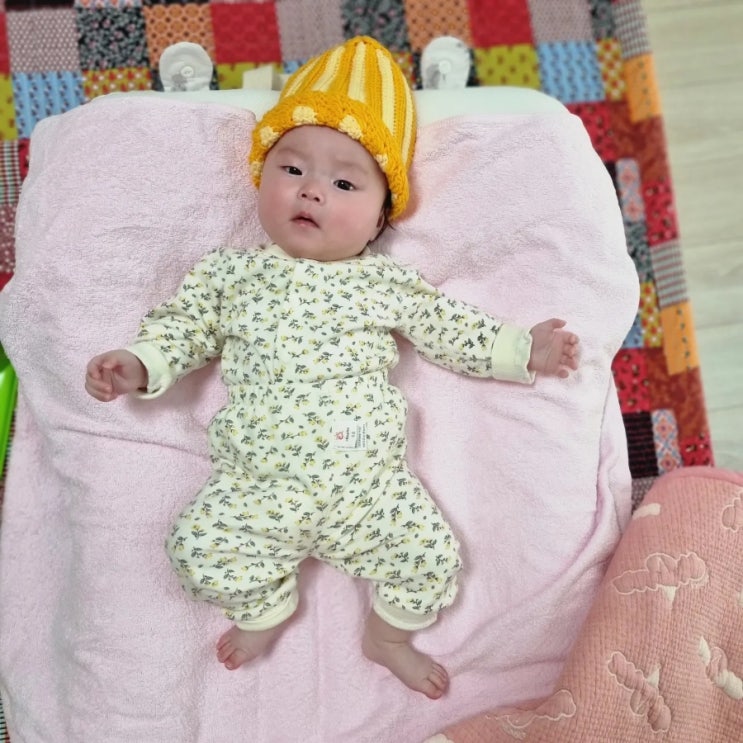  꽃무늬아기옷 이 잘어울리는 112일차 하윤이 의 소소한 일상️