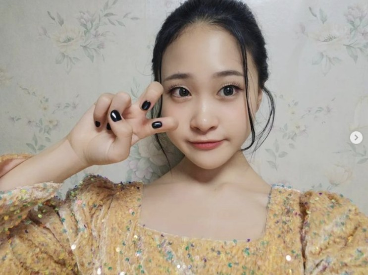 "가족에게 현금 나눠줘" 가수 김다현, 16살 트로트 신동의 남다른 효심에 눈물난다