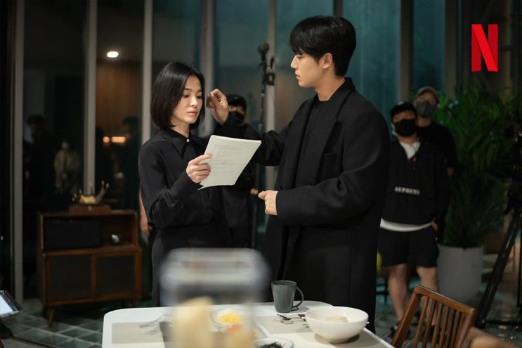 '더 글로리' 송혜교·임지연·김히어라·차주영, 전 국민이 이 학폭 드라마에 열광하는 이유는? '더 글로리' 송혜교·임지연·김히어라·차주영, 전 국민이 이 학폭 드라마에 열광하는 이유는?