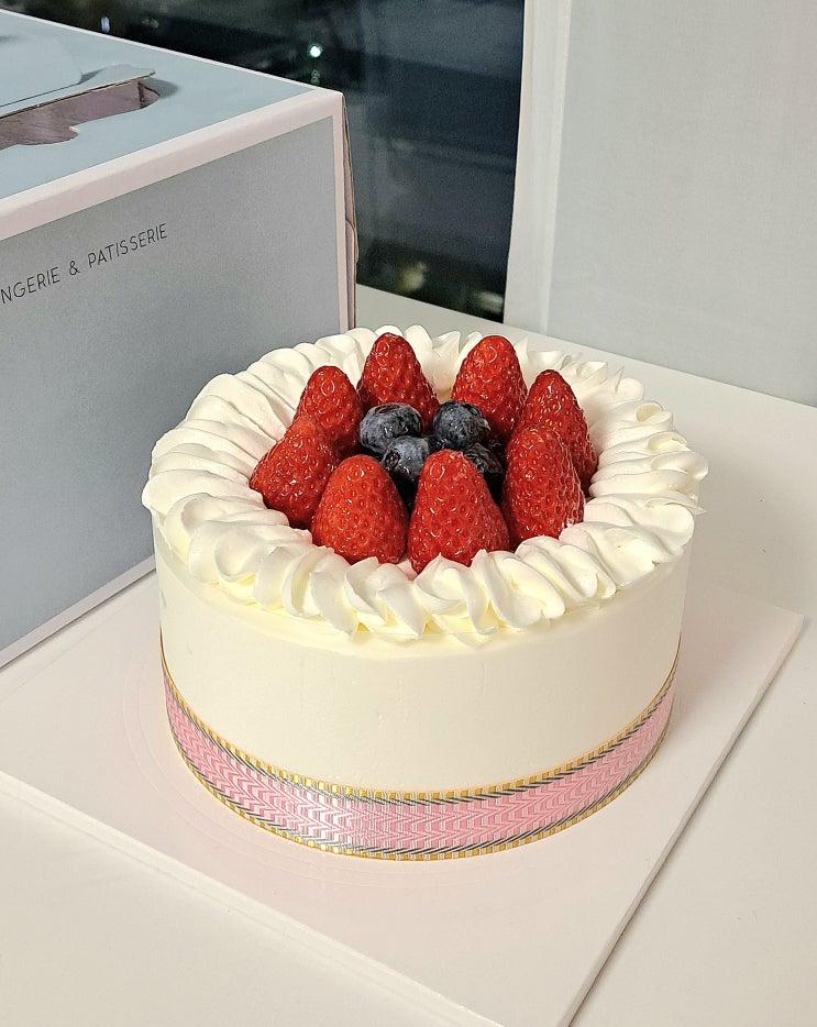  빵선생 달달 촉촉 생크림케이크와 쌀롤케익