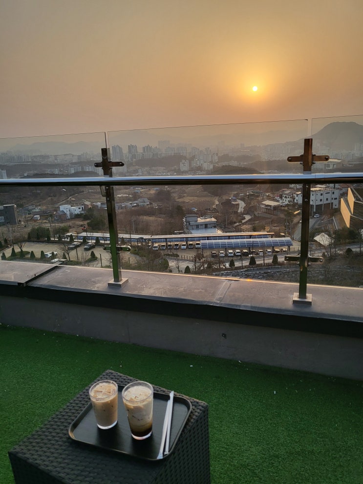  테라스 뷰 맛집! 춘천 구봉산 카페 '스타벅스 리저브' (주차, 리저브 뜻)