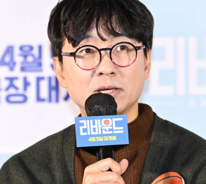 '리바운드' 장항준 감독 "신이 내린 꿀 팔자…투자 못 받을까 김은희 모셨다" '리바운드' 장항준 감독 "신이 내린 꿀 팔자…투자 못 받을까 김은희 모셨다"