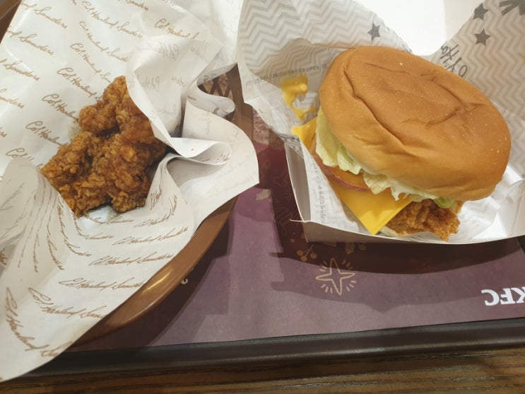 KFC 추천메뉴 뉴갓쏘이블랙라벨치킨, 블랙라벨폴인치즈버거 내돈내산 솔직후기 KFC 추천메뉴 뉴갓쏘이블랙라벨치킨, 블랙라벨폴인치즈버거 내돈내산 솔직후기