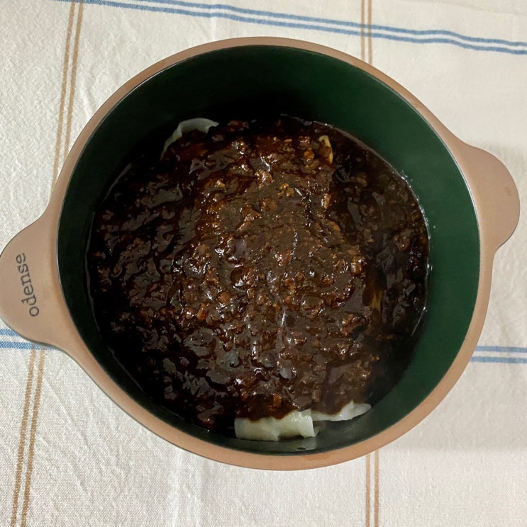  마켓컬리, 호우섬 라구짜장 도삭면