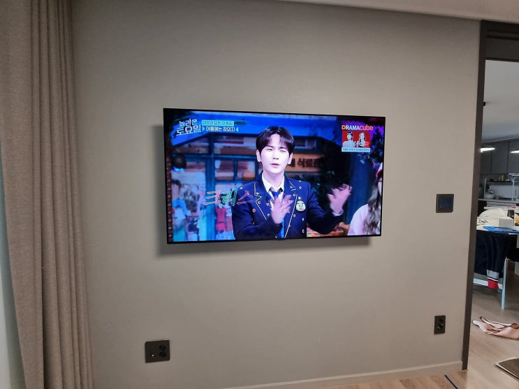  벽걸이TV선정리 :: 타공벽걸이 세동네모던티비