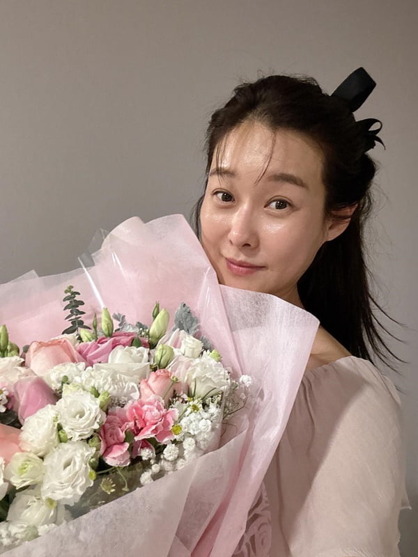 '80억 CEO' 현영, '헐크' 남편 자랑 삼매경...아들 딸 학비만 6억 "저 결혼 잘했죠?" '80억 CEO' 현영, '헐크' 남편 자랑 삼매경...아들 딸 학비만 6억 "저 결혼 잘했죠?"