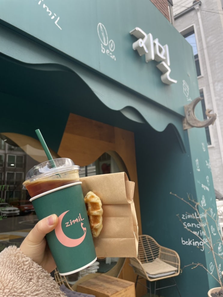  청담동 카페 “지밀” 민트 초록색이 매력적인 공간(+디저트 테이크아웃)