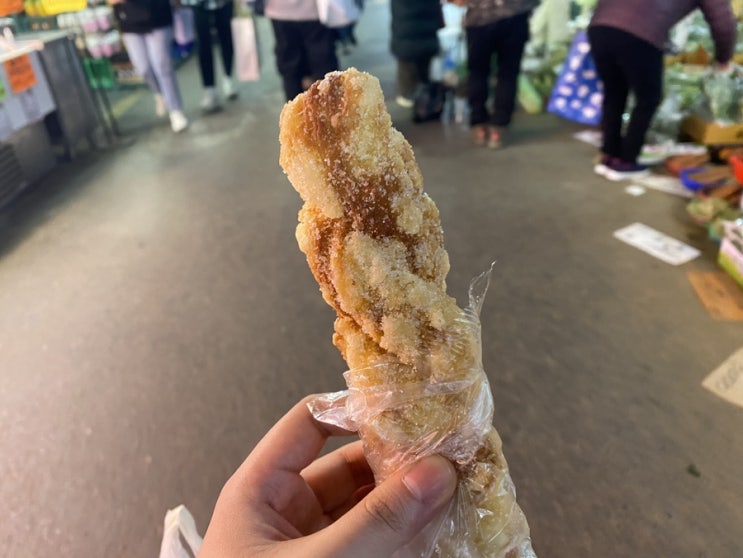  망원고로케에서 맛보는 망원시장 꽈배기와 고로케