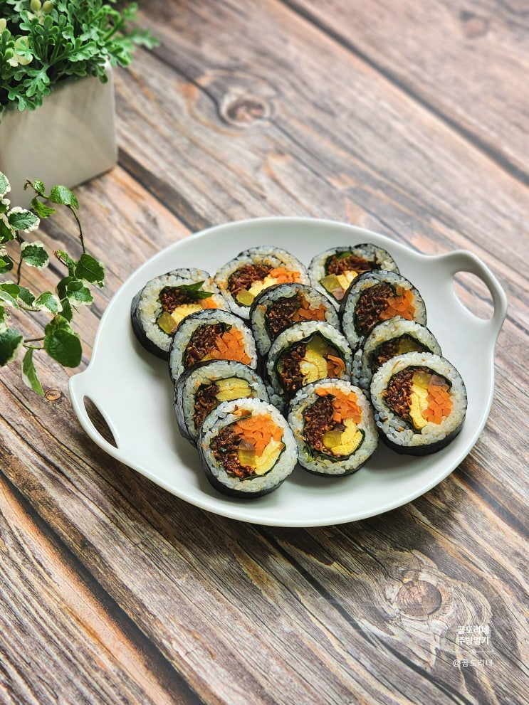  집 김밥 만들기 매운김밥 맛있게 싸는법 멸추김밥 레시피