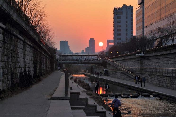  외국인에게 청계천 영어로 설명하기 [한글설명] / I'm telling you about Cheonggyecheon in seoul, Korea