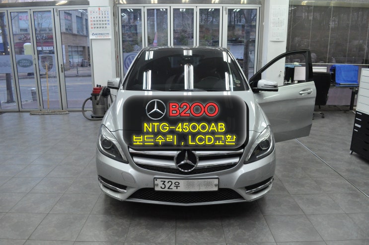 벤츠 B200 NTG4500AB 만도지니 네비게이션 화면 깜박임 , LCD패널불량 메인보드수리 수원테크 - 수입차 오디오 AV 모니터 수리 전문