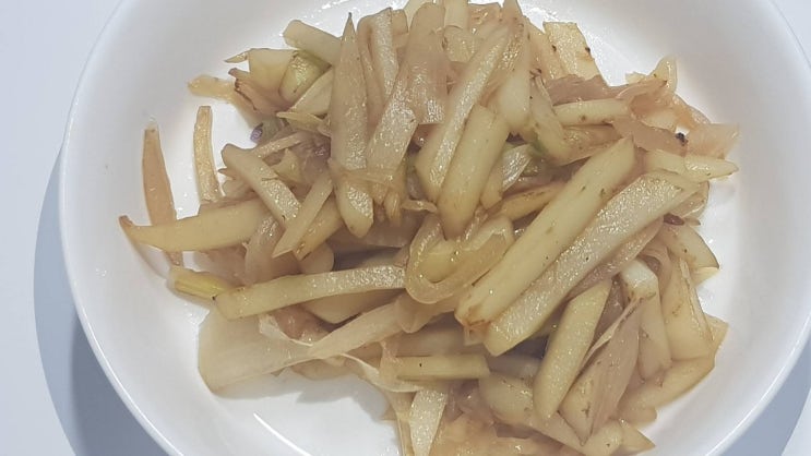  감자 채 볶음 요리 초보도 만들 수 있는 쉽고 간단하면서 맛있어요. stir fried potatoes I easy cook