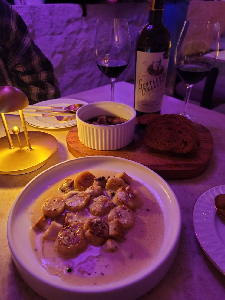  기념일을 안챙기는 커플이 가도 전혀 아깝지 않은 역삼역 와인 맛집 배드라핀