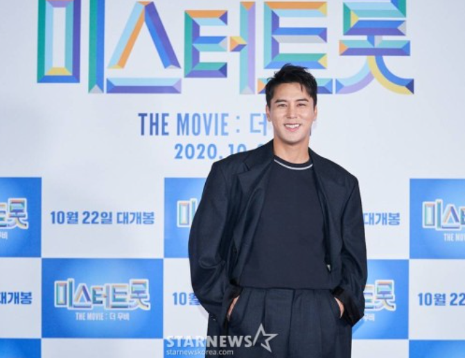 장민호, 또 웃었다..스타랭킹 男 트롯 3위! 장민호, 또 웃었다..스타랭킹 男 트롯 3위!