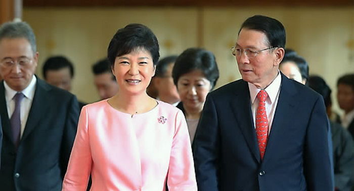  [한국 현대사를 바꾼 순간] 박근혜 대통령, 몰락의 전조