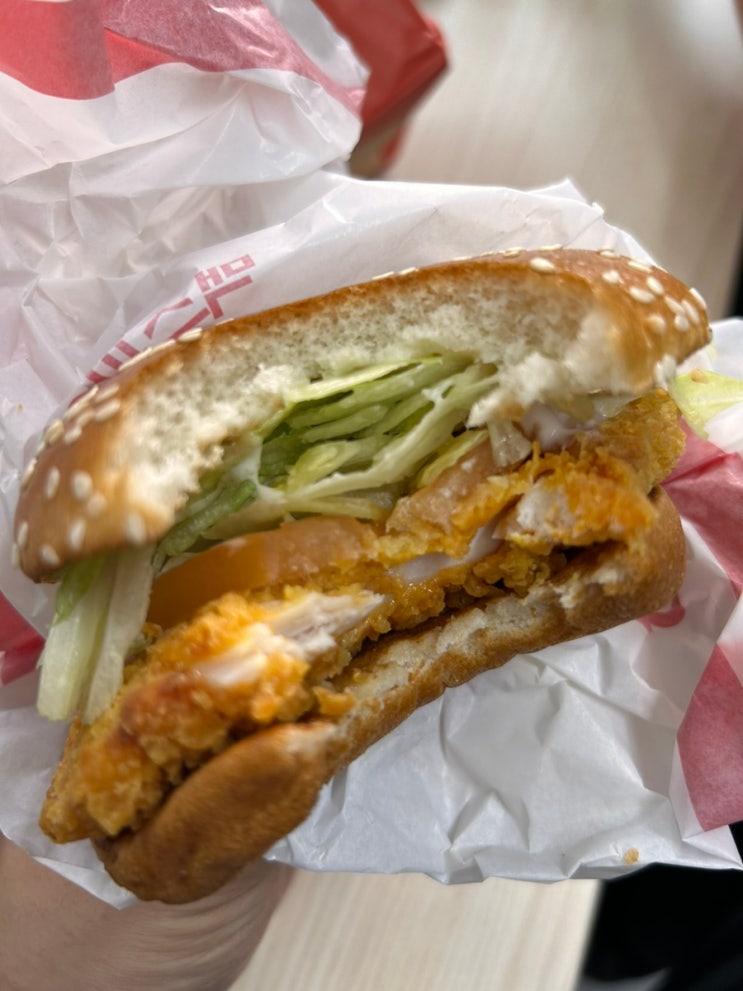 맥도날드 상하이 버거 패티 크기 이게 맞나?