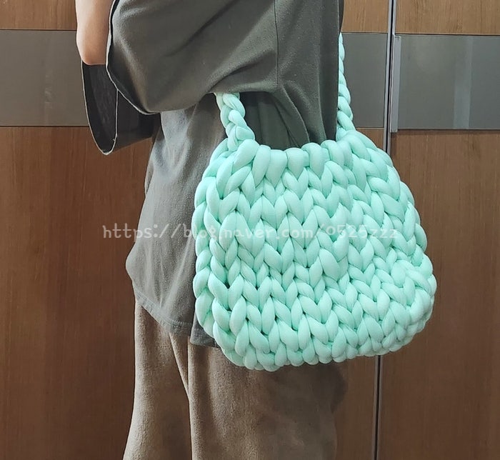 [자이언트 얀]자이언트얀 가방 만들기 집콕 겨울 취미생활 뜨개가방 벨벳자이언트얀 점보 루피망고가방 니트가방 만들기