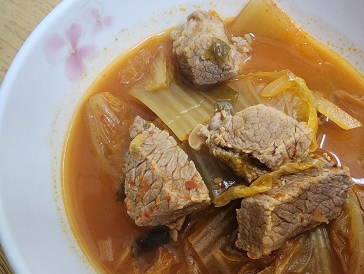  돼지고기 묵은지 김치찌개 맛있게 끓이는 법 / 이것 넣어 끓이면 간편하고 맛도 쵝오