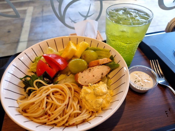  원하는 만큼 담을 수 있는 경북대 샐러드 맛집 '스톡홀름샐러드 경대정문점'