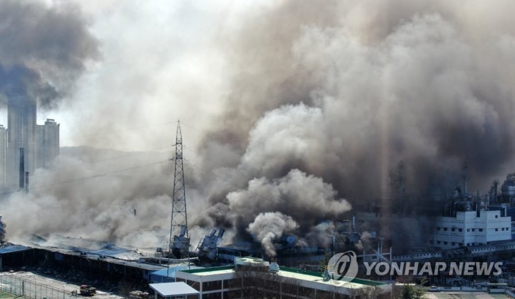 아파트 그을음·가구에 밴 탄내…한국타이어 주민 피해 보상은?