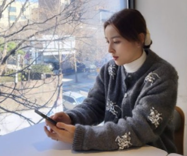 '기성용' 한혜진, 학부모들 사이 '독보적 미모'…"기도회 마치고" '기성용' 한혜진, 학부모들 사이 '독보적 미모'…"기도회 마치고"