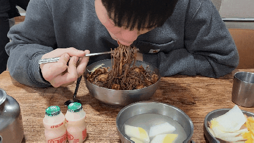 춘천막국수 맛집 현지인 친구가 알려줘서 믿고 간 남촌막국수! 웨이팅은 기본이지만 빠른 회전율을 자랑 춘천막국수 맛집 현지인 친구가 알려줘서 믿고 간 남촌막국수! 웨이팅은 기본이지만 빠른 회전율을 자랑