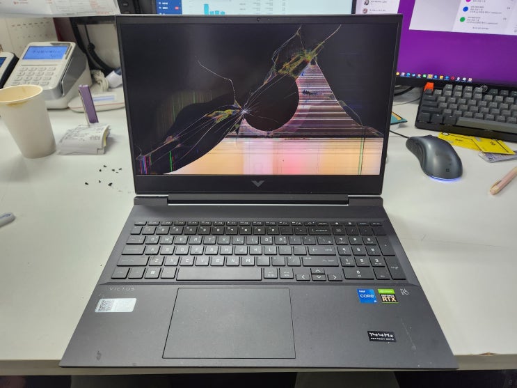  Victus 16-d1121tx 16HP게이밍노트북 액정파손