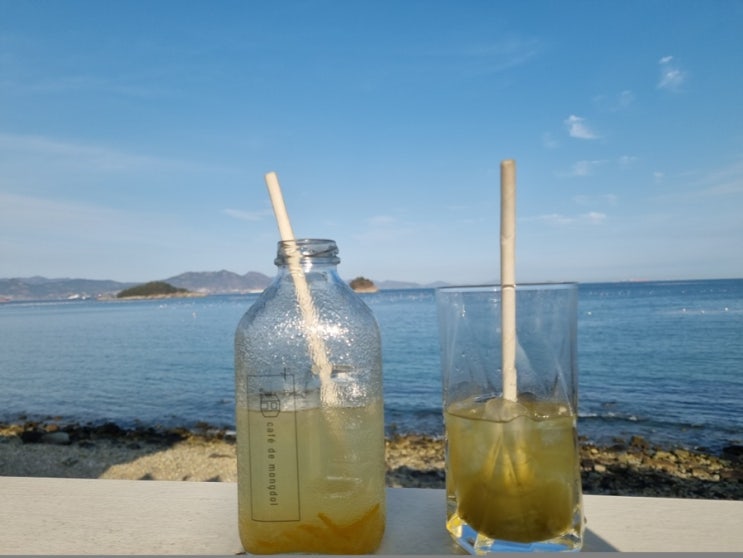  여수 브런치 카페로 유명한 여수 돌산 카페 드몽돌