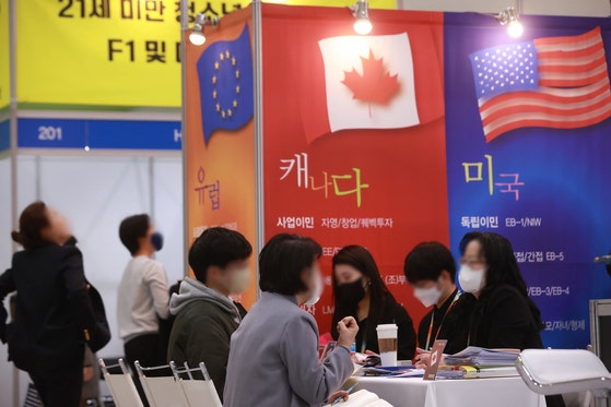 “헬조선서 사느니 탈조선 하겠다” 연 2만 명 한국 국적 포기 “헬조선서 사느니 탈조선 하겠다” 연 2만 명 한국 국적 포기