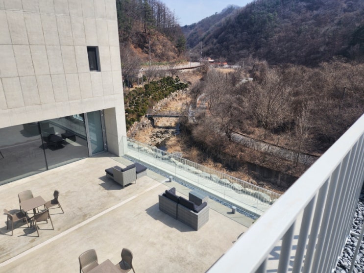  춘천 강촌 신상 대형 카페 '그리고봄'