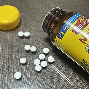 수면 보조제 ‘네이처메이드 멜라토닌’ 복용후기 및 부작용