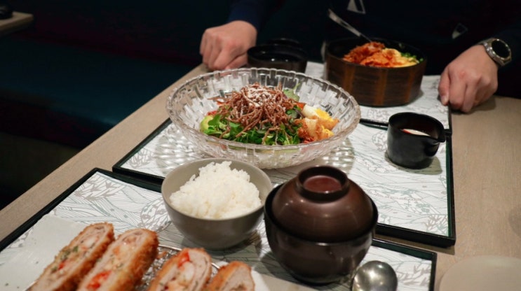  [ 시흥프리미엄아울렛 맛집 / 돈까스 맛집] 신시아 맛집 히바린 봄 시즌 신메뉴 먹은 후기 ( 감바스 카츠, 샐러드 소바, 모던 카츠동 ) 봄 시즌 세트 메뉴