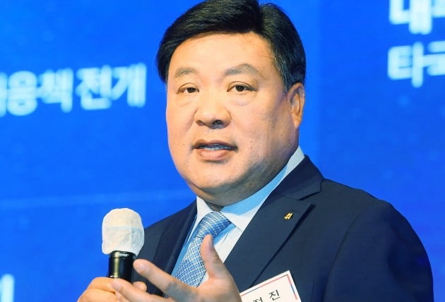 셀트리온 서정진 복귀 소식에…2주 만에 70% 뛴 셀트리온제약 셀트리온 서정진 복귀 소식에…2주 만에 70% 뛴 셀트리온제약