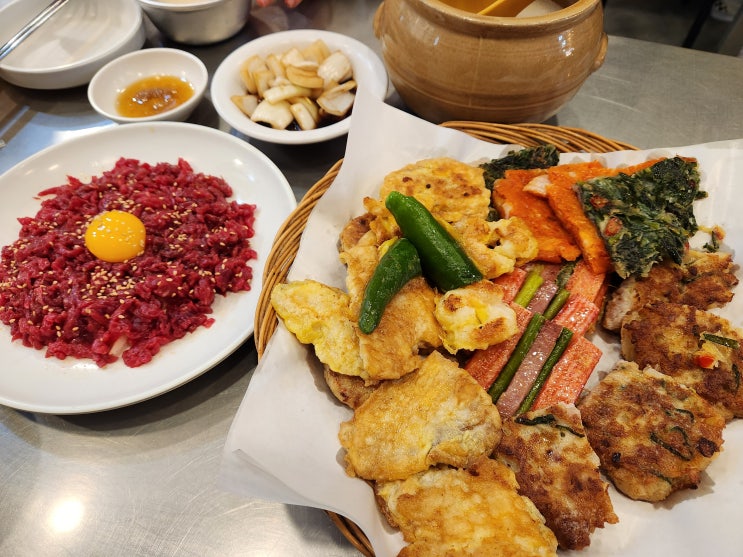 박가네 빈대떡 (육회, 모듬전, 동동주, 달빛유자, 대박막걸리) () 박가네 빈대떡 (육회, 모듬전, 동동주, 달빛유자, 대박막걸리) ()
