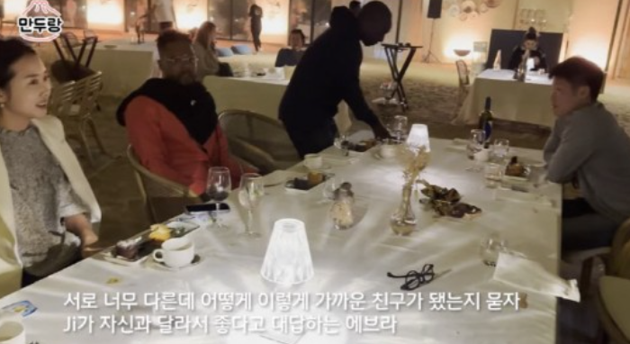 박지성 절친 에브라 “너무 다른 우리, 친해진 이유? 나와 달라서 좋다” (만두랑) 박지성 절친 에브라 “너무 다른 우리, 친해진 이유? 나와 달라서 좋다” (만두랑)