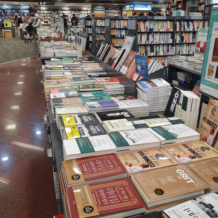  신논현역 교보문고 강남점 핫트랙스 퇴근하고 가볼만한 곳 서울 강남역 서점